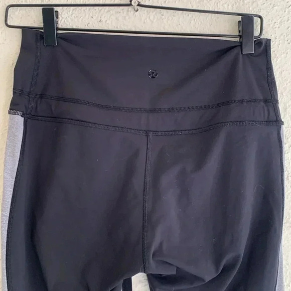 Lululemon Retreat 7/8 Pant Black / Heathered Slate Size 8 - Picture 6 of 7